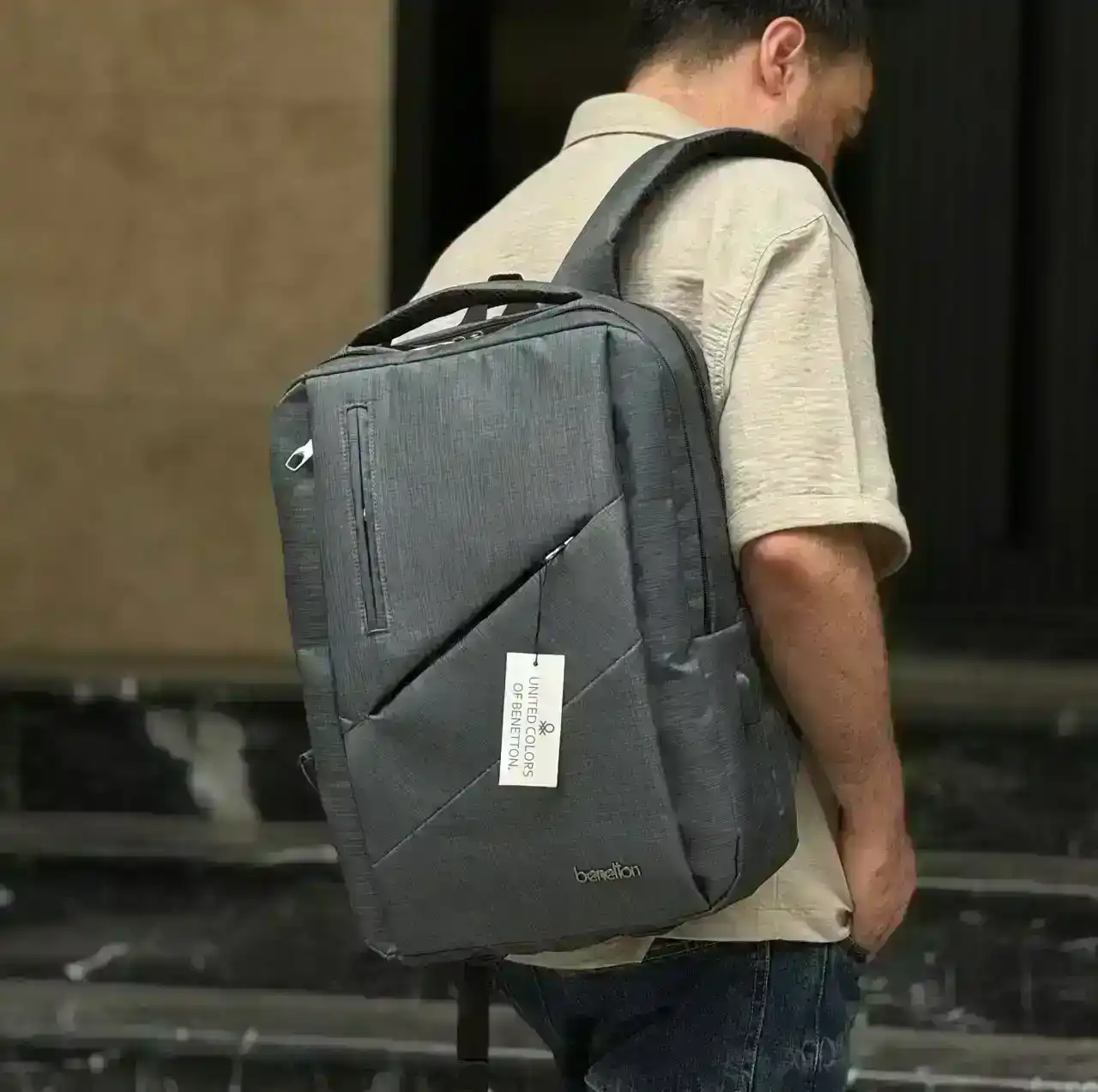 عکس کوله پشتی بنتون مدل 3037 مناسب برای لپ تاپ های تا سایز 17 اینچ