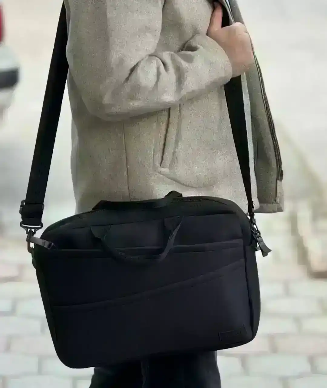 عکس کیف دستی اکونومی مدل eco4 مناسب برای لپ تاپ های ۱۵.۶ اینچ