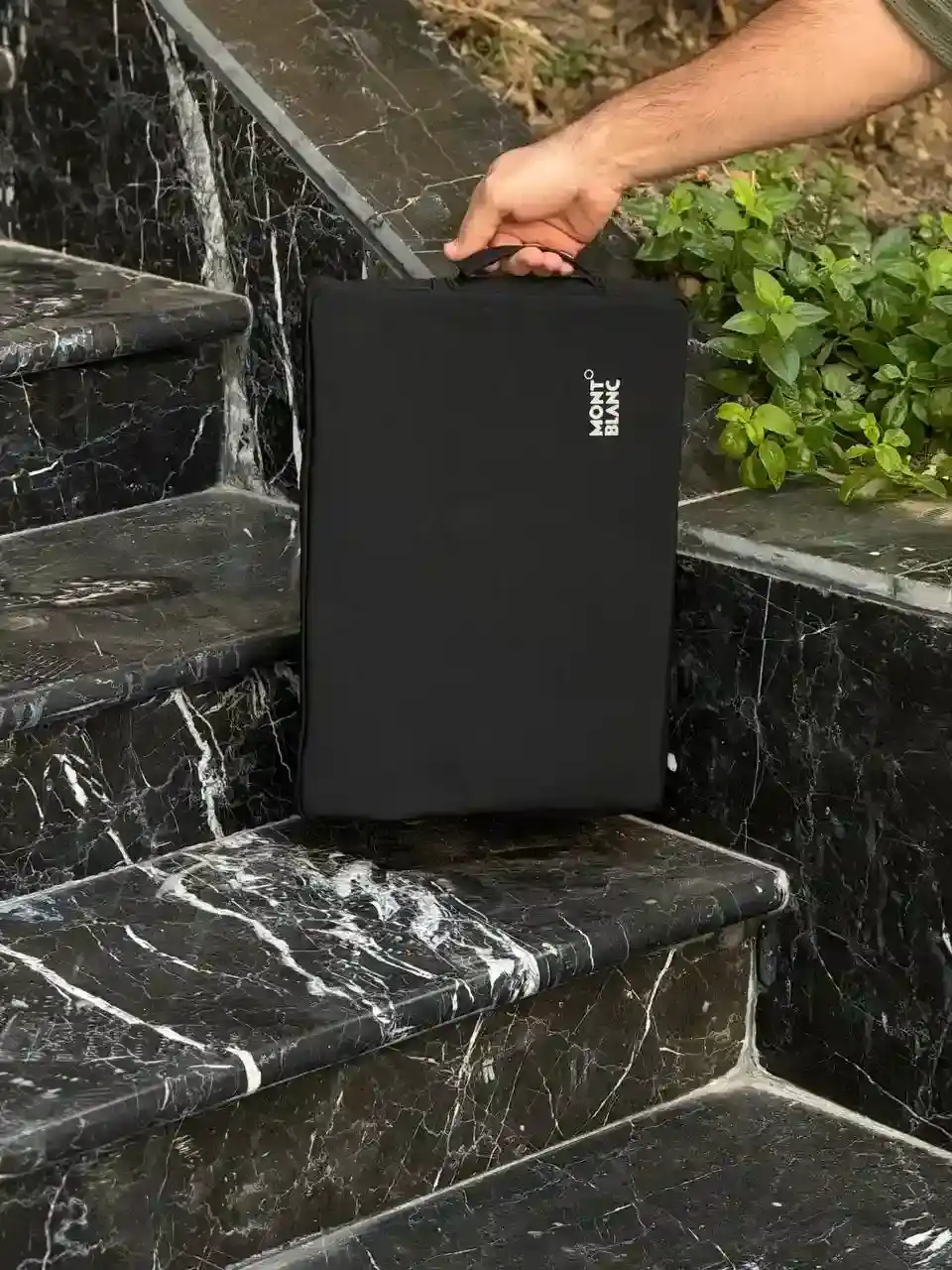 کیف ضد ضربه مونت بلانک مناسب برای لپ تاپ 15.6 اینچ